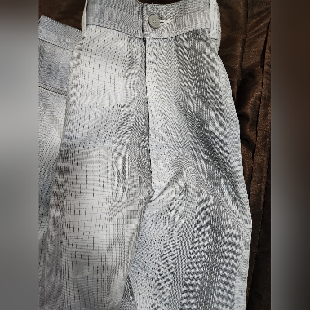 NWT PGA Tour Men's Gray & White Shorts, Size 34 - Picture 2 of 4